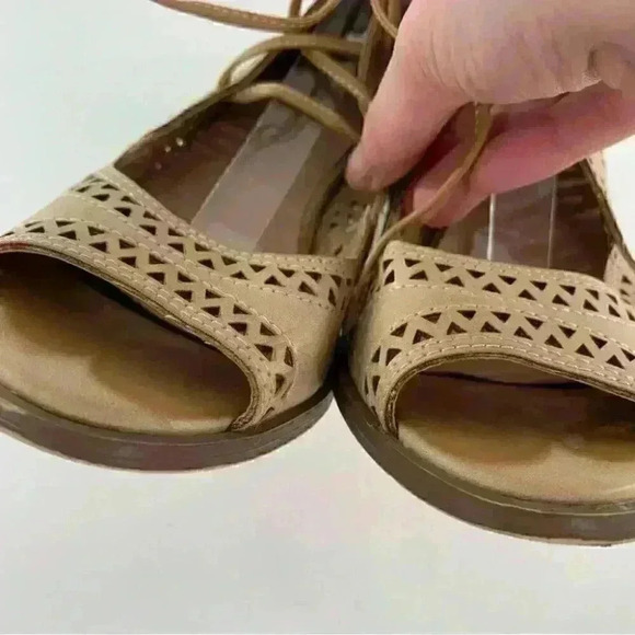 Restricted womens booties size 7.5 cream lace up laser cut Block heels - Picture 10 of 12